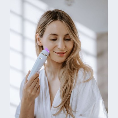 Uređaj za čišćenje lica protiv akni BEAUTIFLY Glossy Acne Young