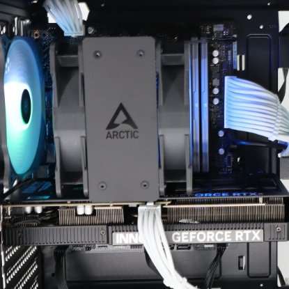 PREDNAROČILO - Računalnik EPOCH Triton / Core Ultra 5 245K, 32GB DDR5, 2TB SSD NVMe, nVidia GeForce RTX 5060 Ti 16GB, WiFi, Windows 11, črn