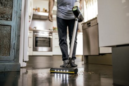 sesalnik KARCHER VC 6 Cordless ourFamily, 25,2 V, 50min, 800ml, palčni, beli