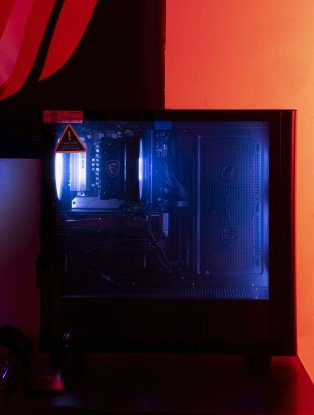 Računalnik EPOCH Titan / Ryzen 7 8700F, 16GB DDR5, 1TB SSD NVMe, AMD Radeon RX 9060 XT 8GB, WiFi, Windows 11, črn
