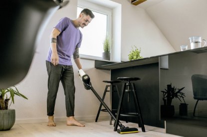 Usisavač KARCHER VC 4 Cordless myHome, 21,6 V, 30min, 650ml, štapni, bijeli